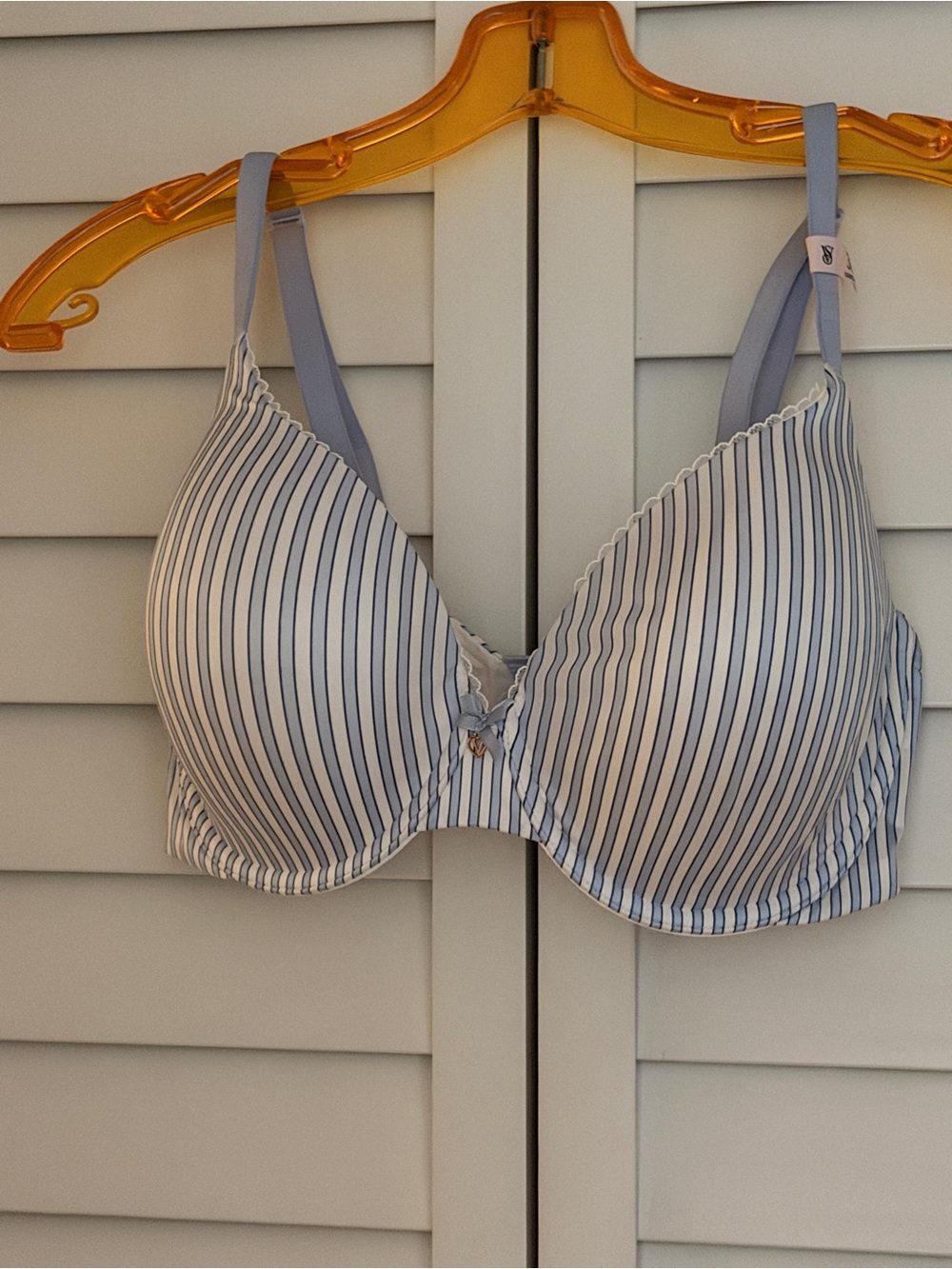 Body by Victoria 38D Secret 11237443 Lightly Lined Full Coverage Bra